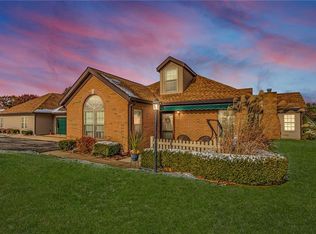 1230 Stanford Ct, Coraopolis, PA 15108