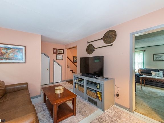 4th image of 34 Unneberg Ave