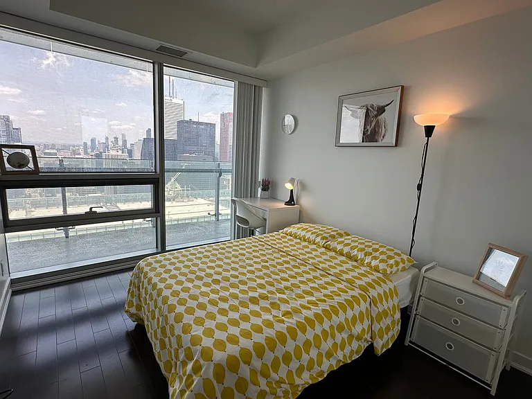 12 York St #5309A — Photo 2