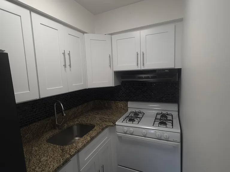 4325 Meadowview Ave #204 — Photo 6