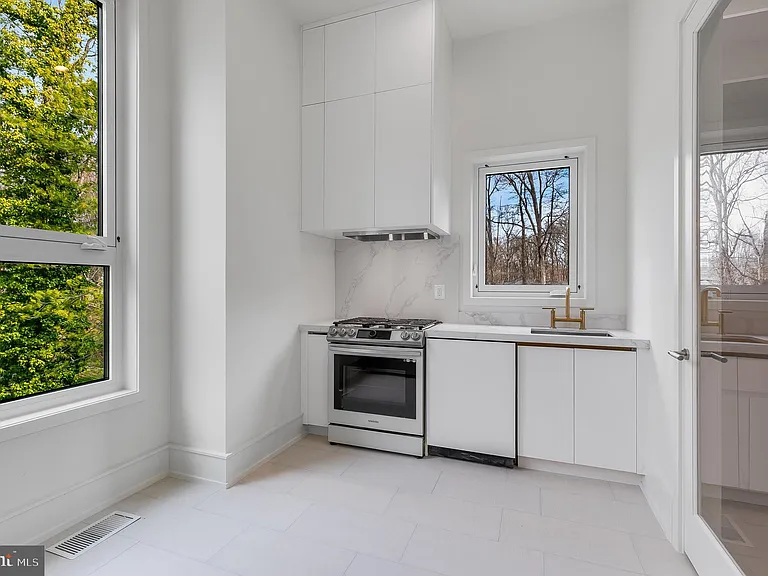 8757A Brook Rd — Photo 20