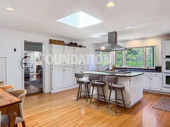 5th image of 444 Laverne Ave