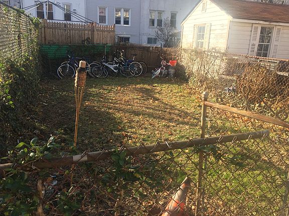 5th image of 11532 123rd St
