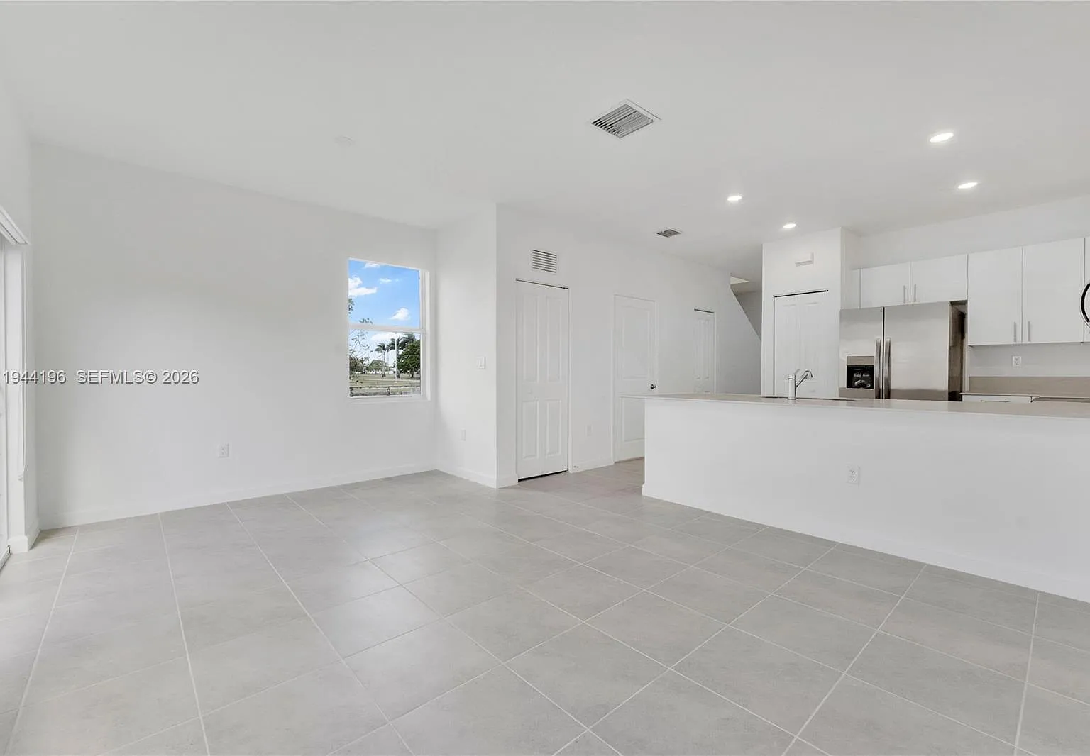 3 bed, 2.5 bath, 1414 sqft, $2,600 — Photo 2