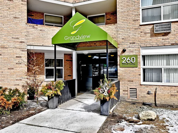 260 Davis Dr #408, Newmarket, ON L3Y 7C3