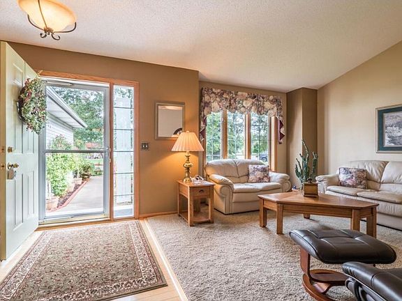 3rd image of 2934 Meadow Brook Dr
