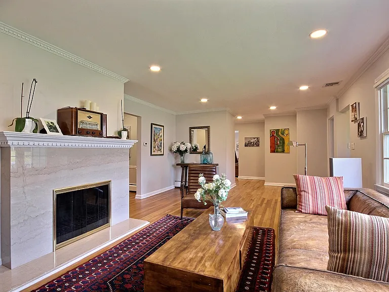 50 Woodmere Ln — Photo 4