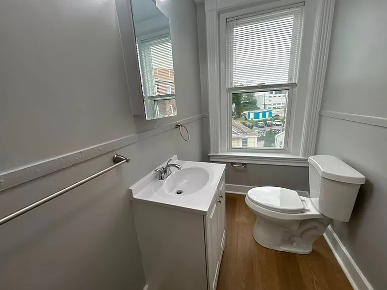 40 Pearl St — Photo 10