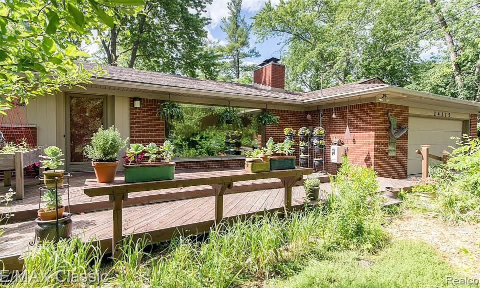 1st image of 24215 Woodland Dr