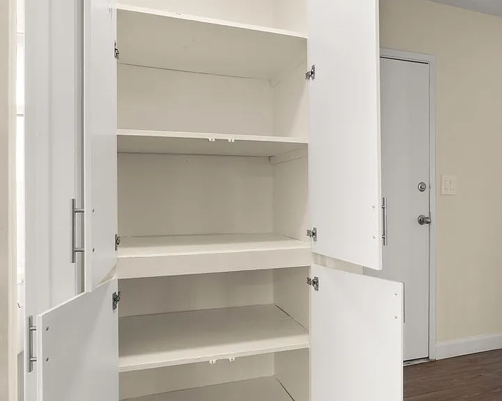 Melrose Place Apartments — Photo 52