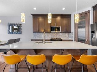 15 E Sherwood Sq NW, Calgary, AB T3R 0N7