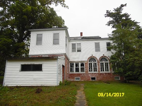 3rd image of 223 N Walnut Ave