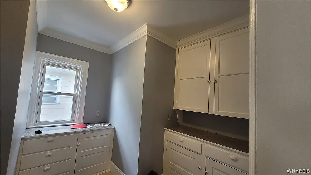 3 bed, 1.0 bath, 2842 sqft, $1,300 — Photo 4