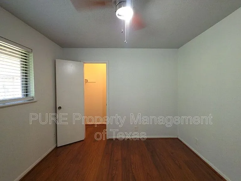 3000 Lakeside Dr — Photo 33