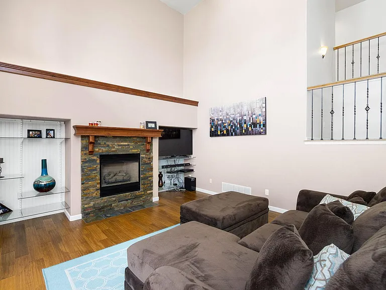 146 Luxury Ln — Photo 14