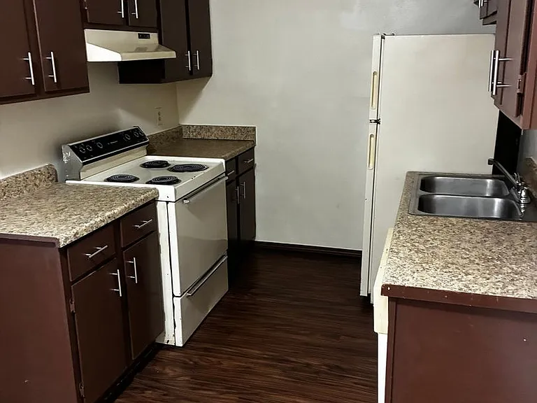 Avendale Pointe Apartments — Photo 33