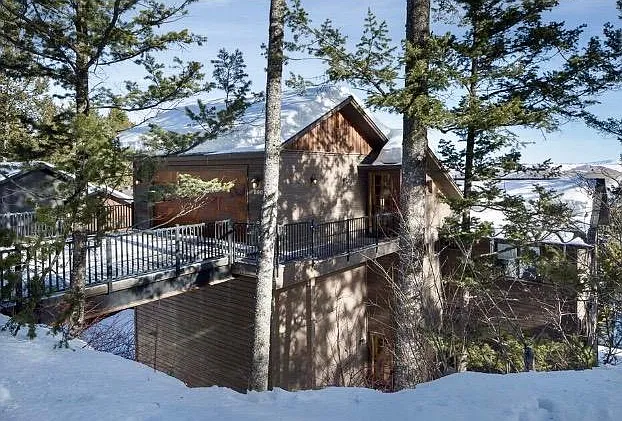 890 Snow King Dr — Photo 1