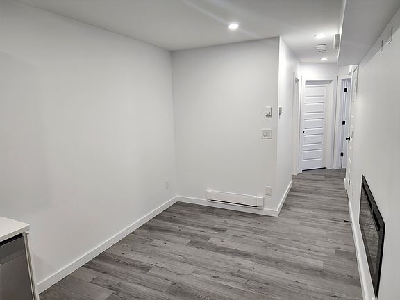 2nd image of 931 Brighton Gate #931B