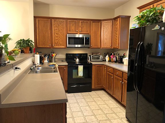3rd image of 212 Courtney Cir