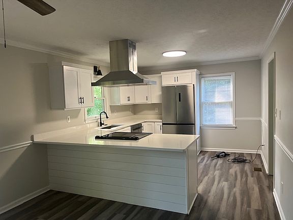 2nd image of 105 Laurel Ct