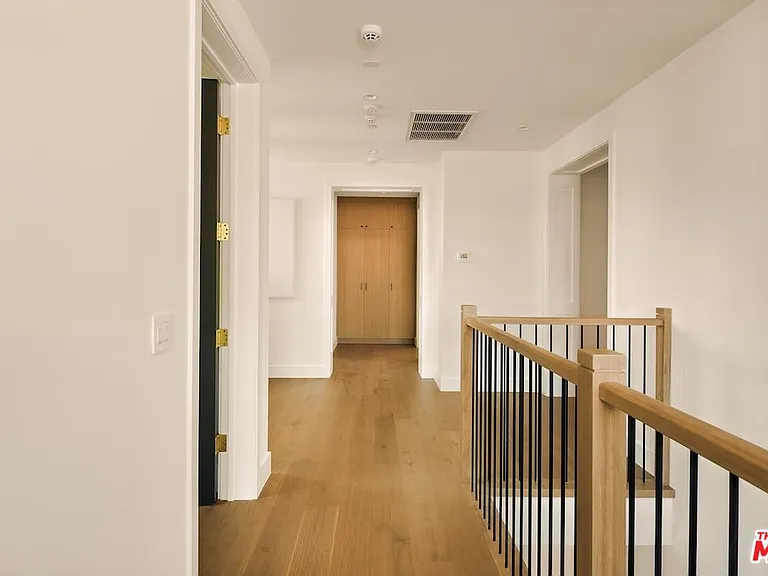 4261 Denny Ave — Photo 27