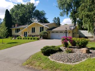 15050 Willowood Dr, Minnetonka, MN 55345