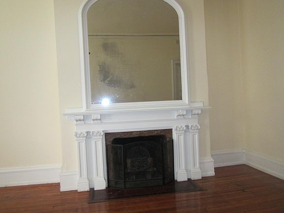 3rd image of 133 S 22nd St APT 1R