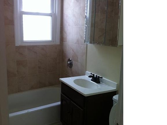 5th image of 150 Columbia Ave