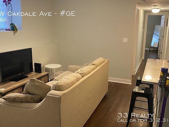 2nd image of 733 W Oakdale Ave
