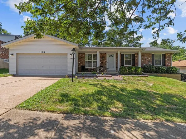 1115 Grenadier Ln, Ballwin, MO 63021