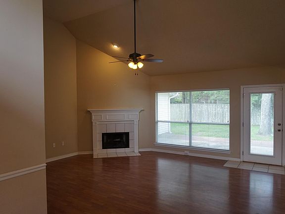 3rd image of 6 Woodlawn Dr