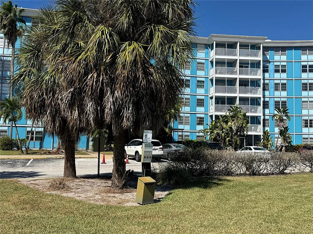 2 bed, 1.5 bath, 887 sqft, $1,750 — Photo 3