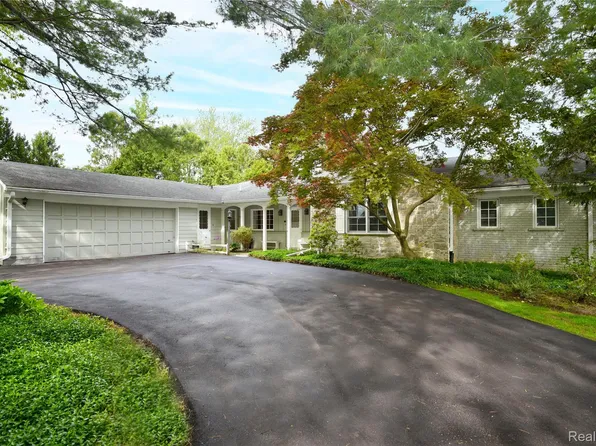 2026 W Bend Ct, Bloomfield Hills, MI 48302