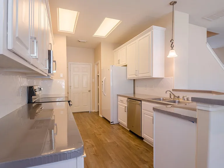 6303 Veranda Green Trl — Photo 11