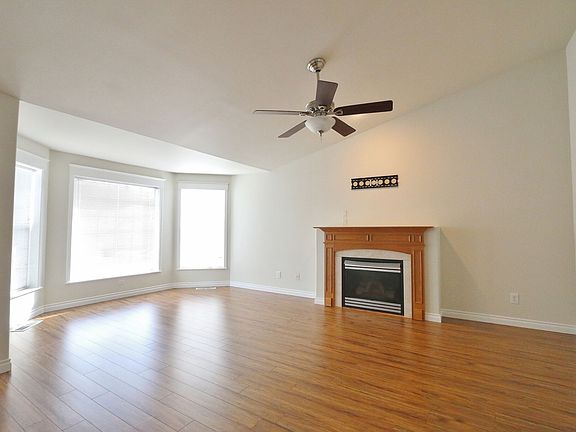 Living Room w/Gas Fireplace