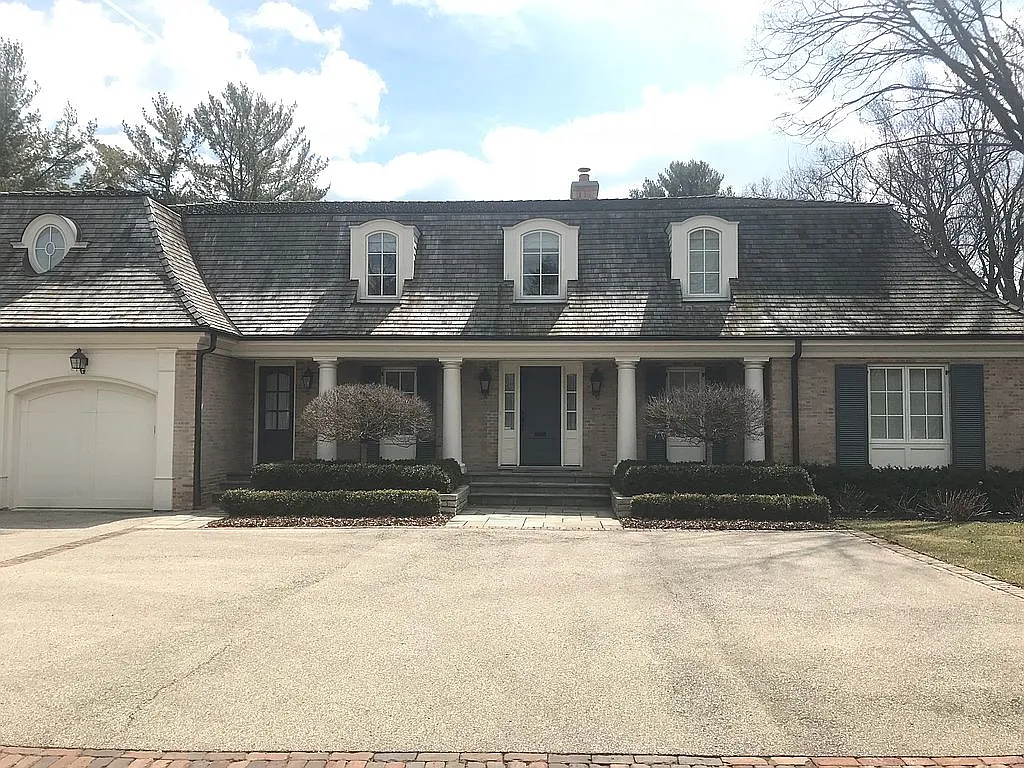 693 Spruce Ave photo 1