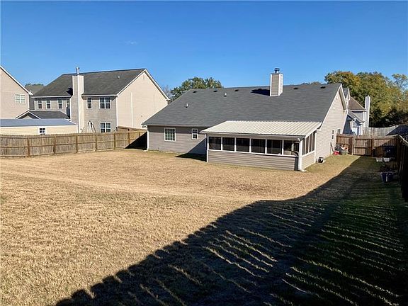 4th image of 12 Oakwood Dr