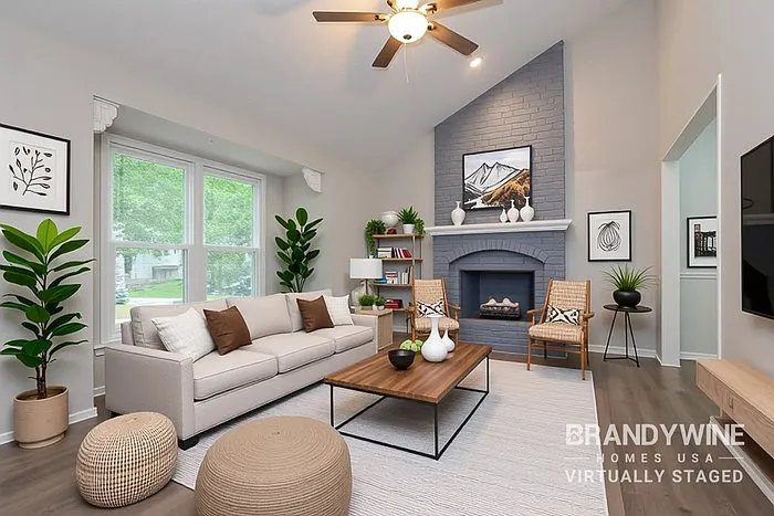 905 NE 108th Ter — Photo 3
