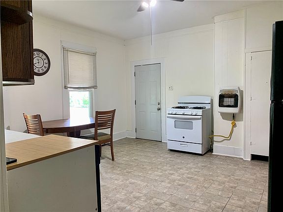 3rd image of 223 W Montgomery St