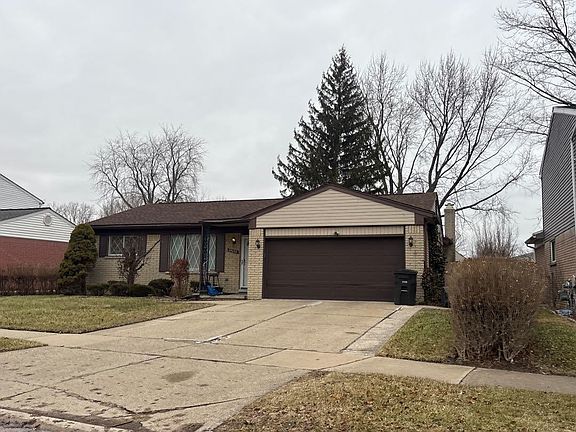3rd image of 25072 Pamela St