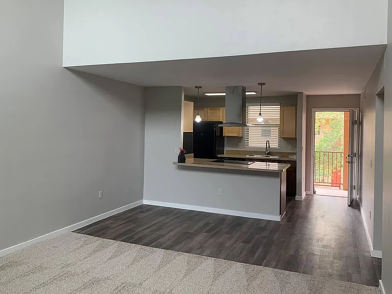 2 Bed 2 Bath Upstairs