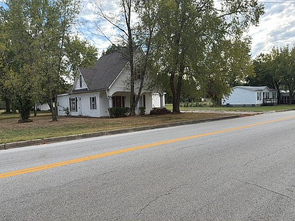 3rd image of 302 W Main St