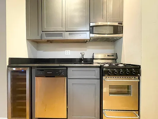 Rented by Century 21 Premier  | media 16