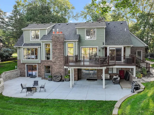 27876 Elba Dr, Grosse Ile, MI 48138