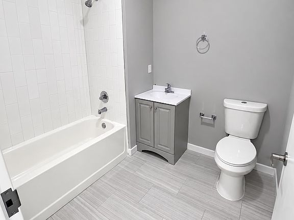 4th image of 444 Summer St #4