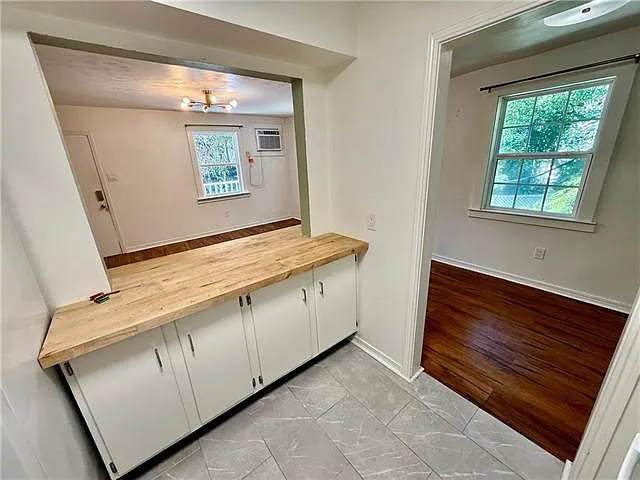 1713 Burgundy St #201 — Photo 7