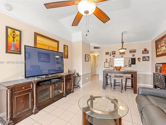 3rd image of 5560 Lakeside Dr APT 204
