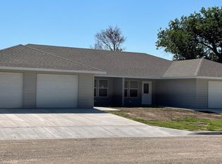 124 N Russell Ave, Lucas, KS 67648