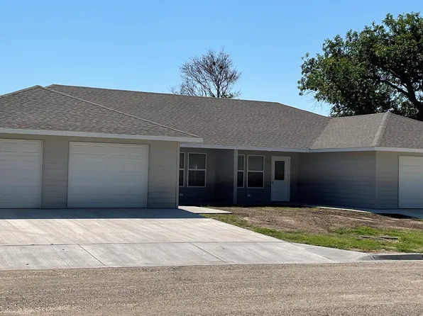 122 S Russell Ave, Lucas, KS 67648