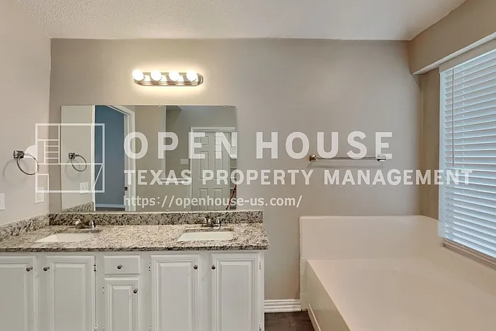 2222 Edinburgh St — Photo 14